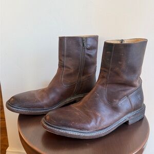 Frye Men's Campus Zip Tan Brown Distressed Leather Boots, Size 10